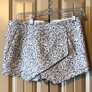 Light Shimmer Cheetah Print Skort!